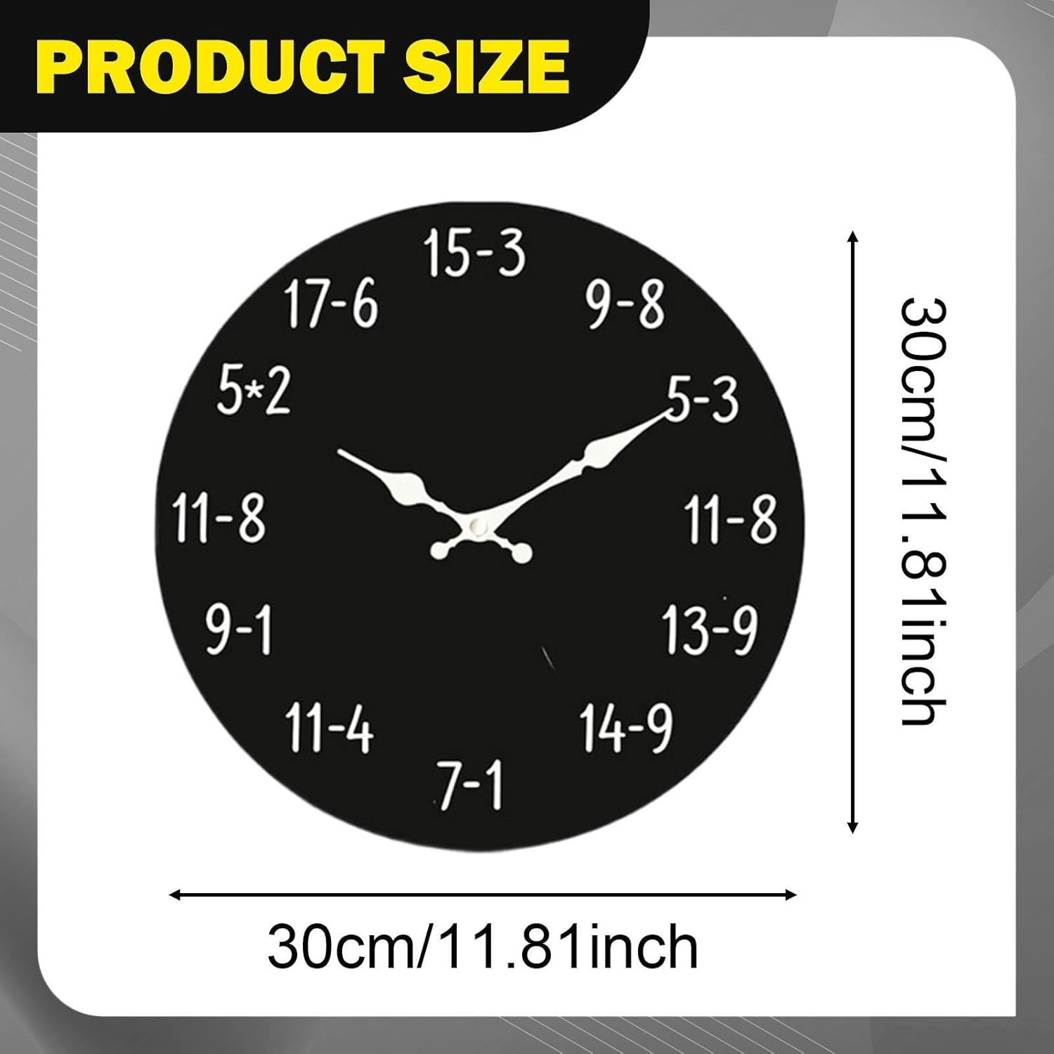 Schwarze Wanduhr mit Mathe-Aufgaben statt Zahlen, Durchmesser 30 cm.
