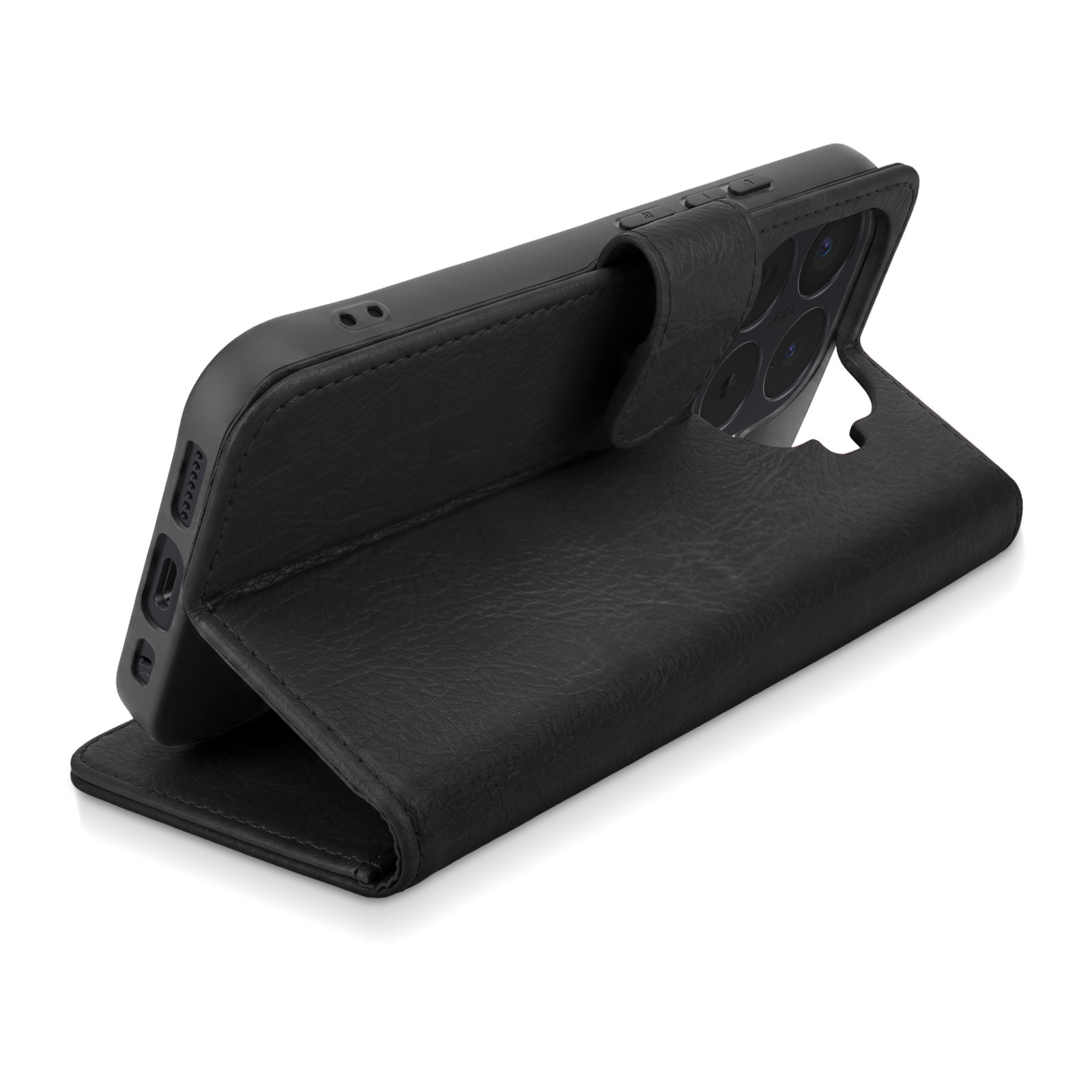 Eine schwarze Ledertasche für Smartphones mit integriertem Ständer und Magnetverschlussriemen auf weißem Hintergrund.