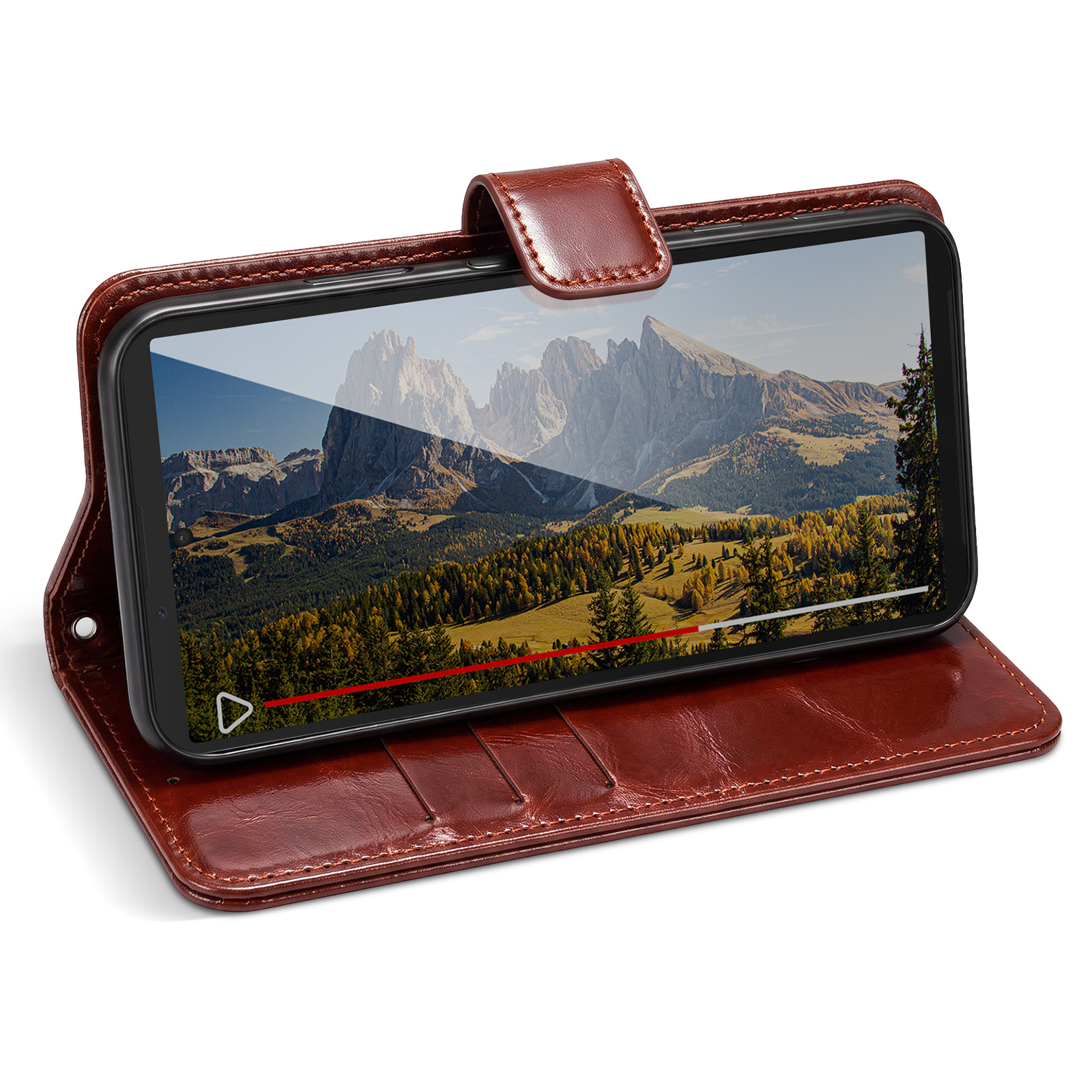 Ein Smartphone in einer braunen Leder-Brieftasche zeigt ein Berglandschaftsvideo auf weißem Hintergrund.