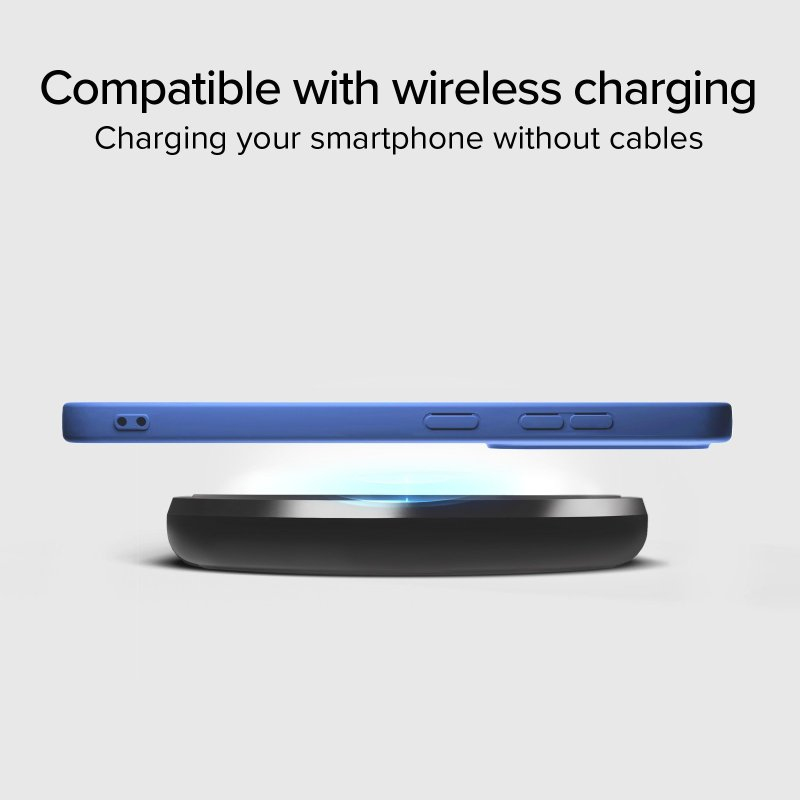 Ein blaues Smartphone schwebt über einer schwarzen kabellosen Ladestation auf grauem Hintergrund.