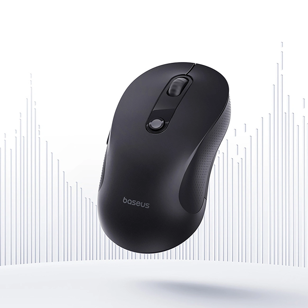 Un mouse wireless Baseus nero fluttua su uno sfondo bianco minimalista con linee verticali.