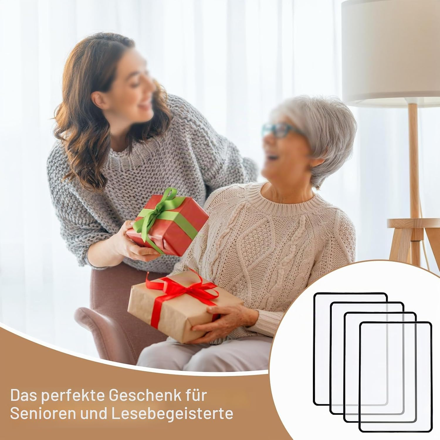 Eine Frau überreicht einer Seniorin ein Geschenk, unten rechts vier rechteckige Lupen.