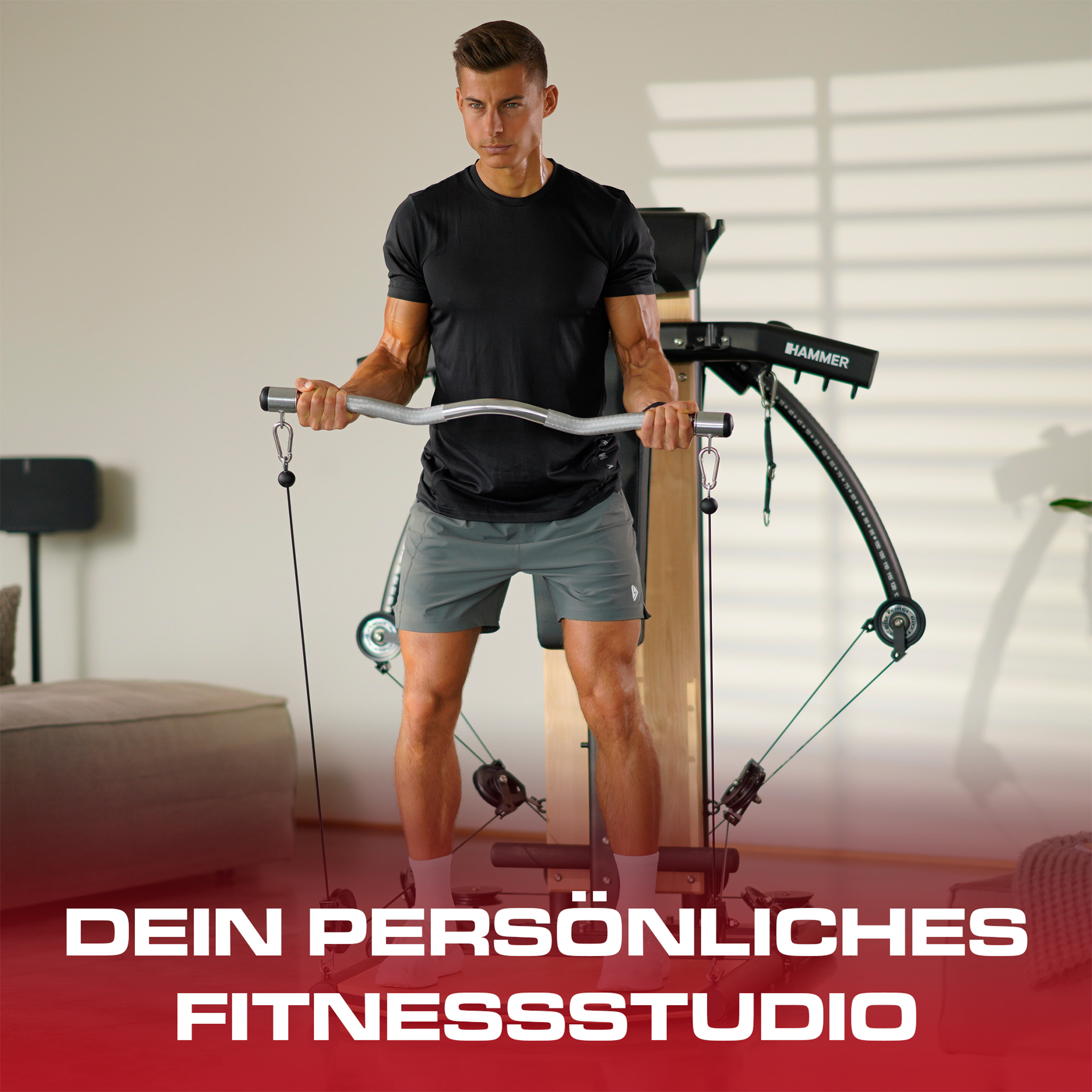 Ein Mann trainiert in einem Raum an einer modernen Kraftstation mit einer gebogenen Hantelstange.