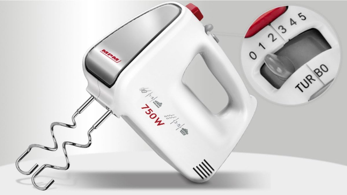 Ein weißer MPM Handmixer mit Edelstahl-Mixstäben und Geschwindigkeitsstufen-Zoom.