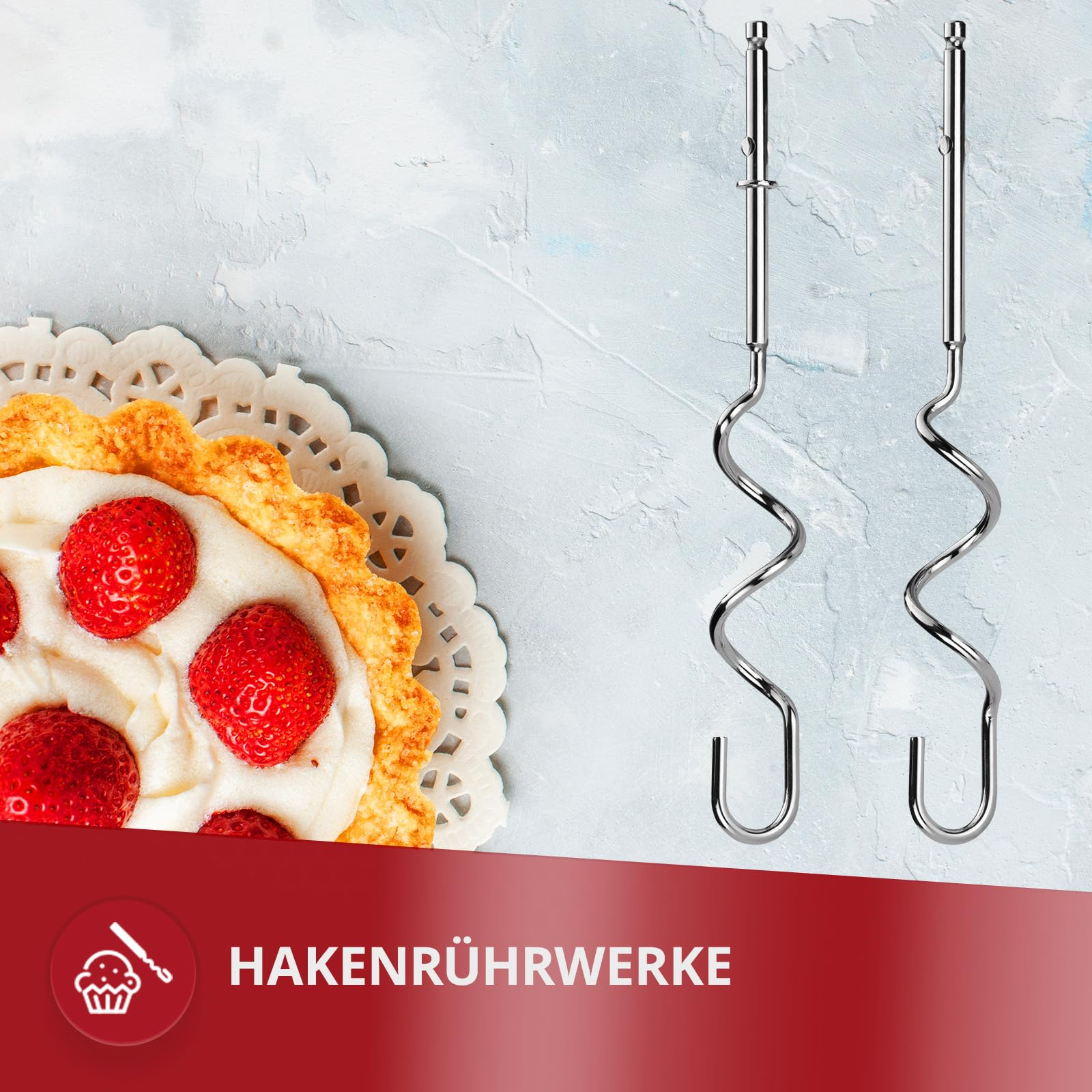 Zwei Edelstahl-Knethaken auf hellem Hintergrund neben einer Erdbeertorte. Roter Banner mit Text HAKENRÜHRWERKE.