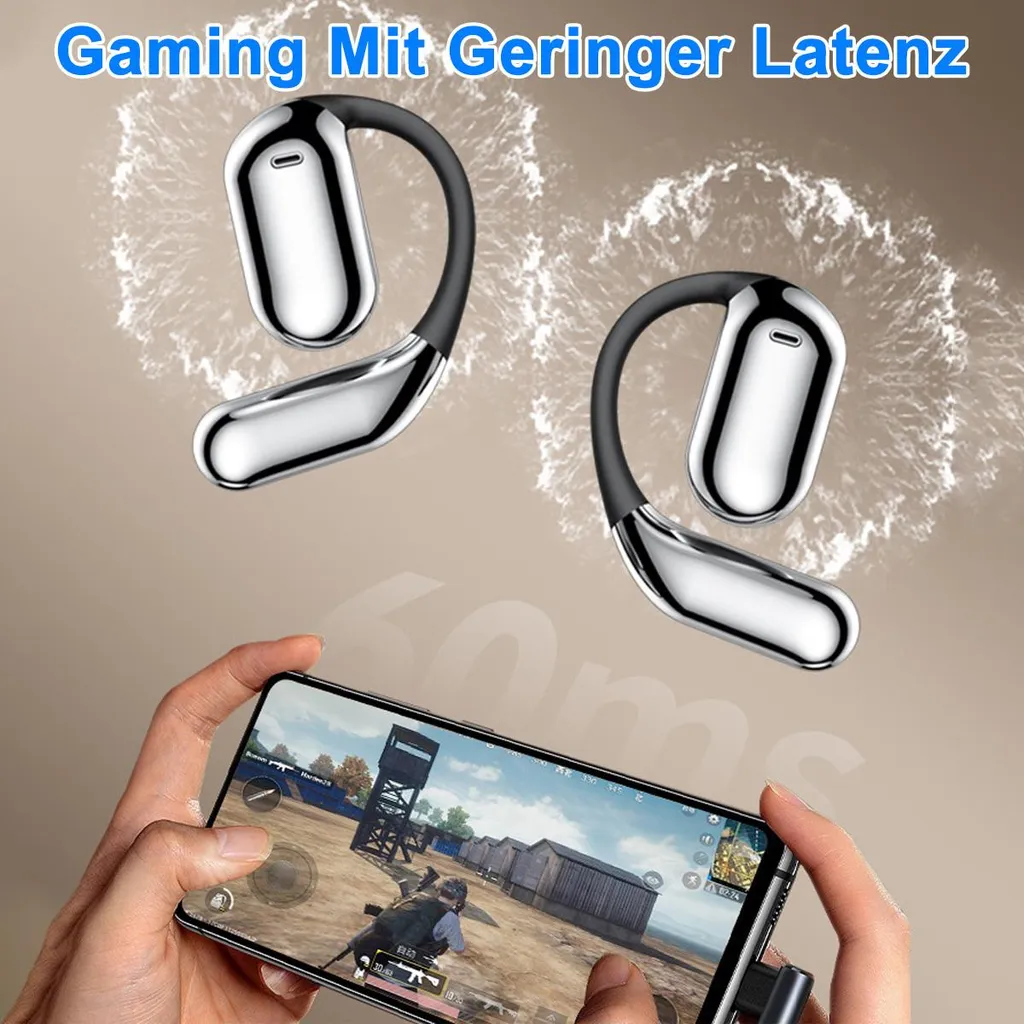 Zwei silberne Ohrhörer schweben über Händen, die ein Smartphone mit einem Gaming-Bildschirm halten.