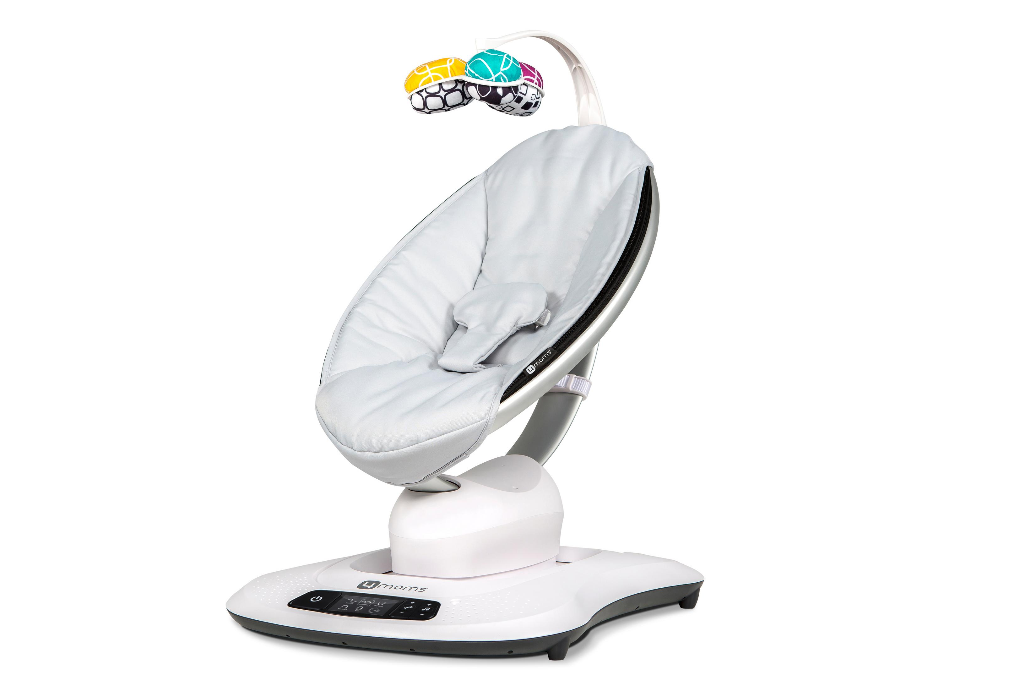 Eine graue Babywippe von 4moms mit weißem Standfuß, Bedienelementen und einem Mobile mit bunten Bällen.