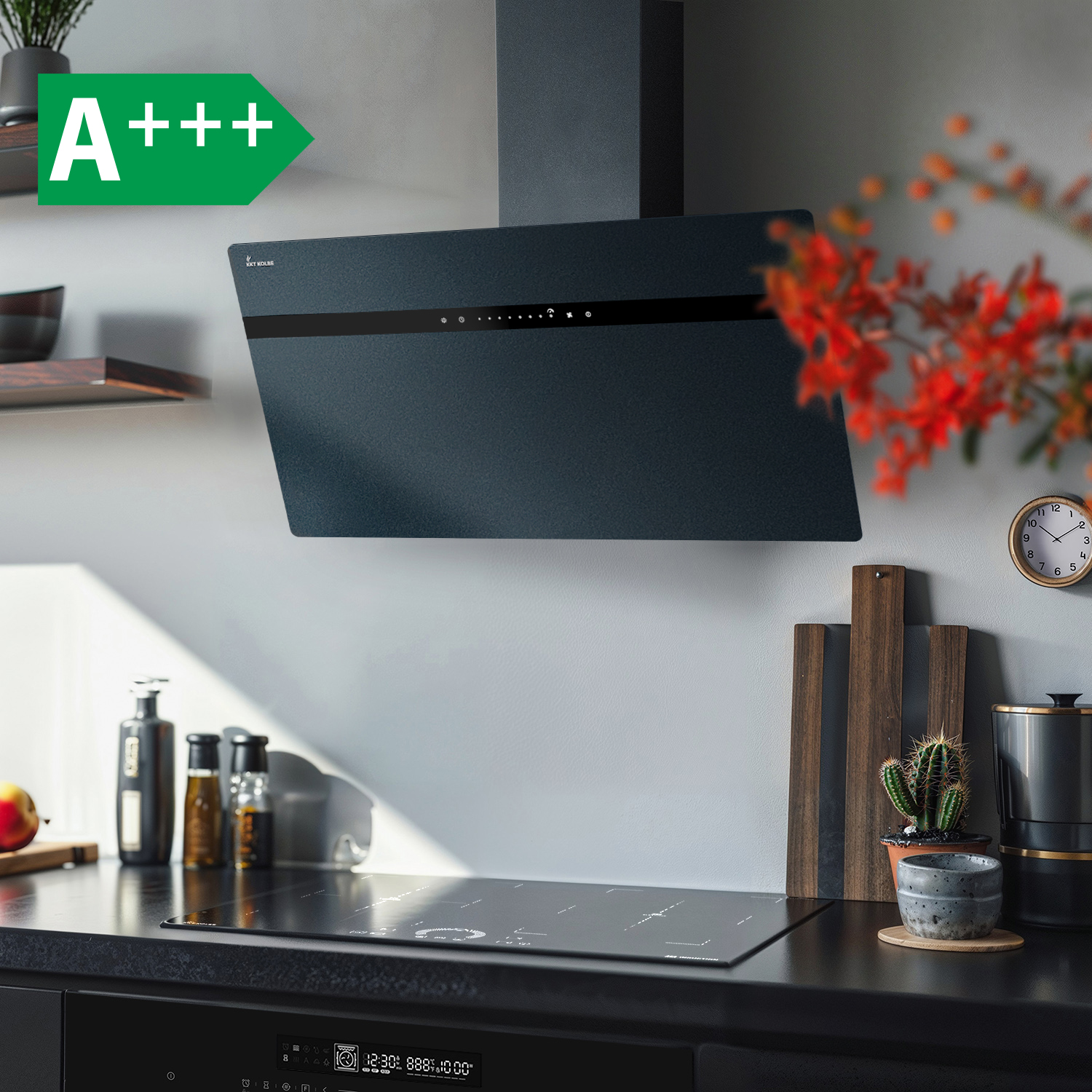 Moderna cappa aspirante nera sopra il piano cottura con efficienza energetica A+++.