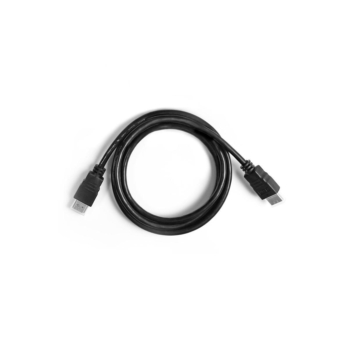 Un cable HDMI negro enrollado con conectores en ambos extremos sobre fondo blanco.