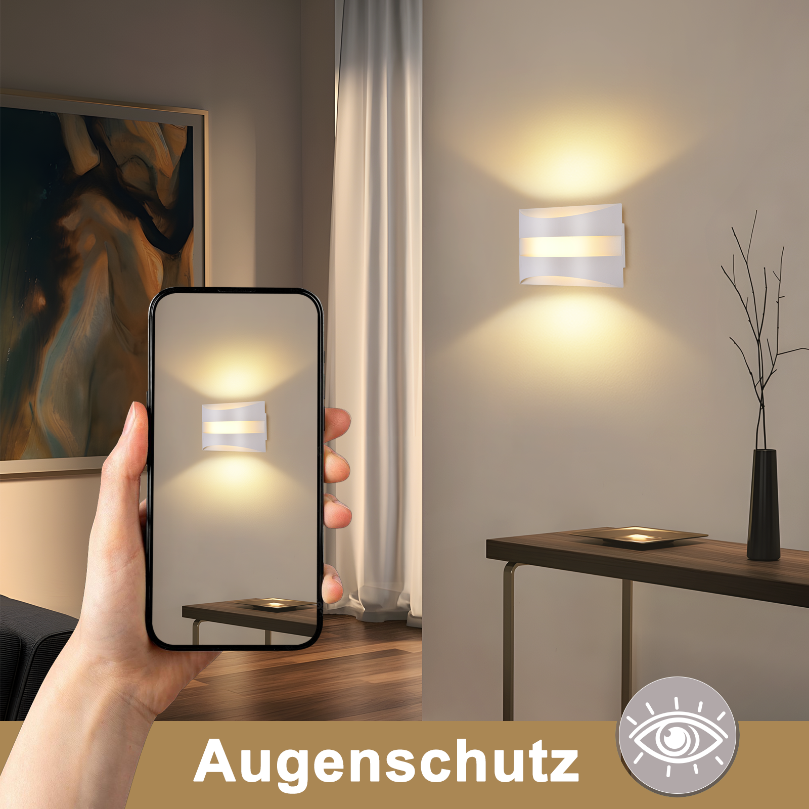 Mano sostiene un smartphone con foto de lámpara, igual que la lámpara en la pared.