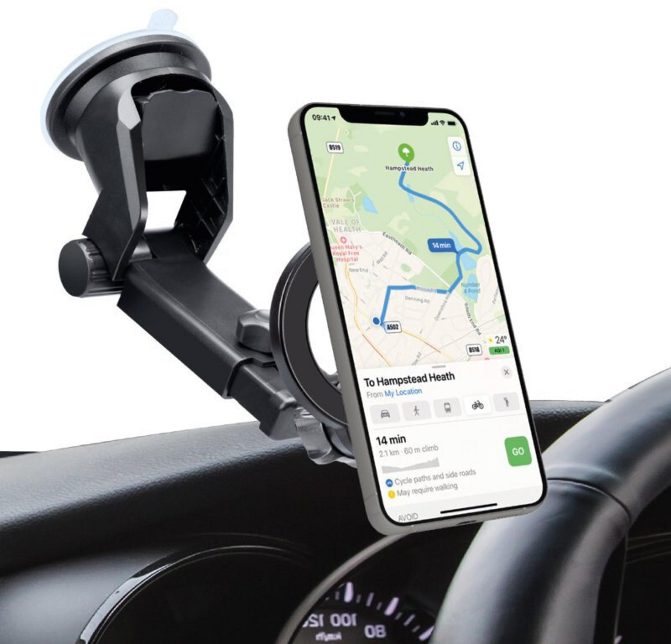 Uno smartphone con app di navigazione in un supporto per auto, fissato sul cruscotto.