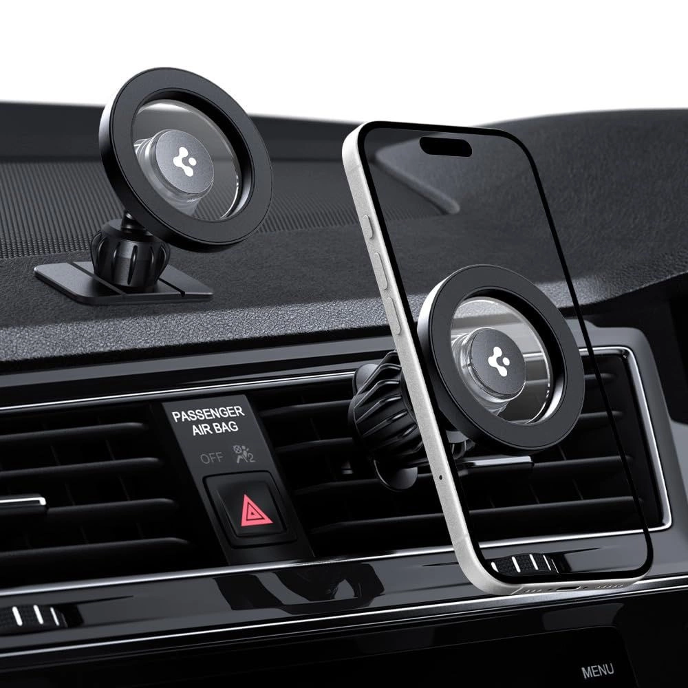 Smartphone e supporto magnetico sulla bocchetta dell'auto, con spia airbag passeggero sullo sfondo.