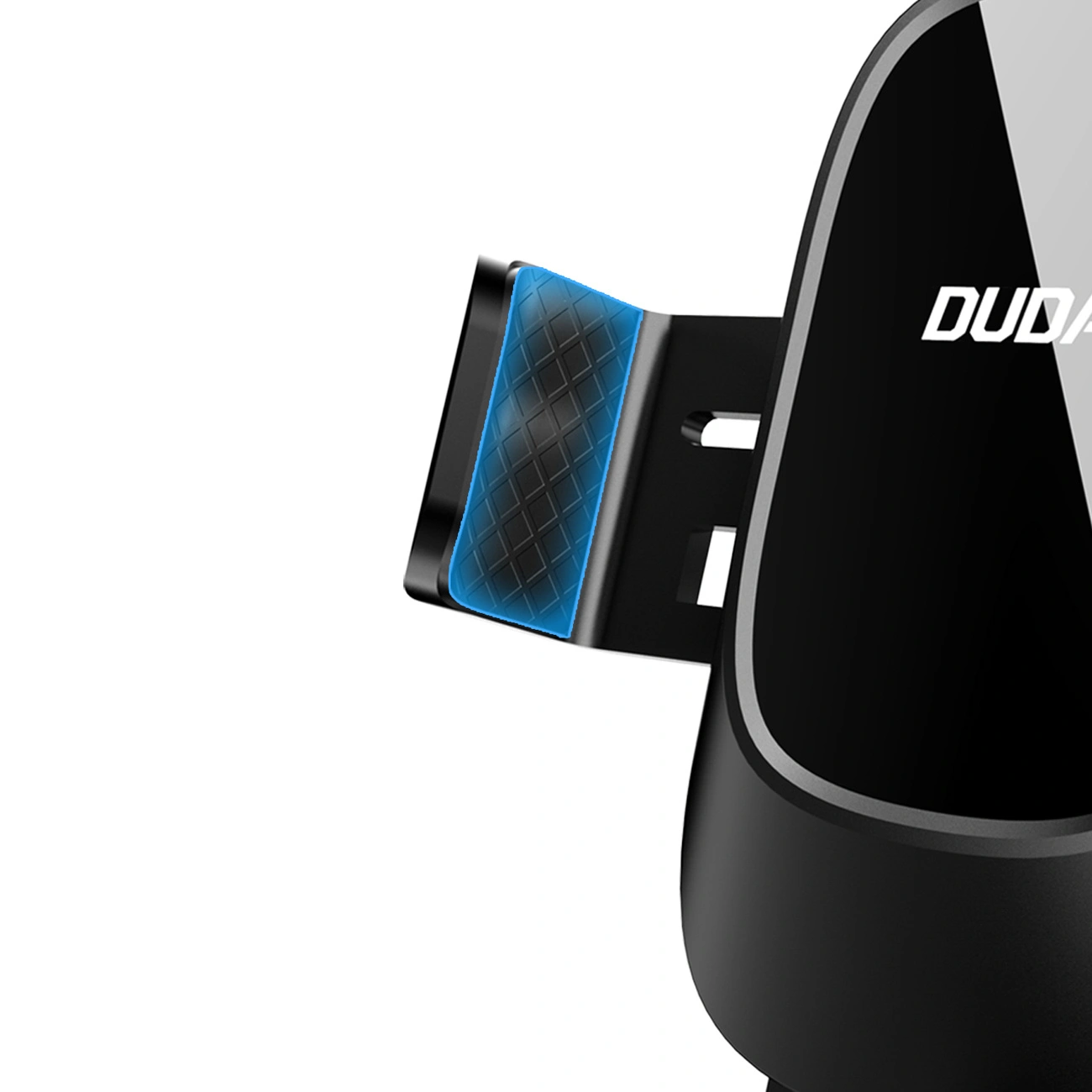 Primo piano di un supporto per auto nero con cuscinetto in silicone blu sulla pinza su sfondo bianco.