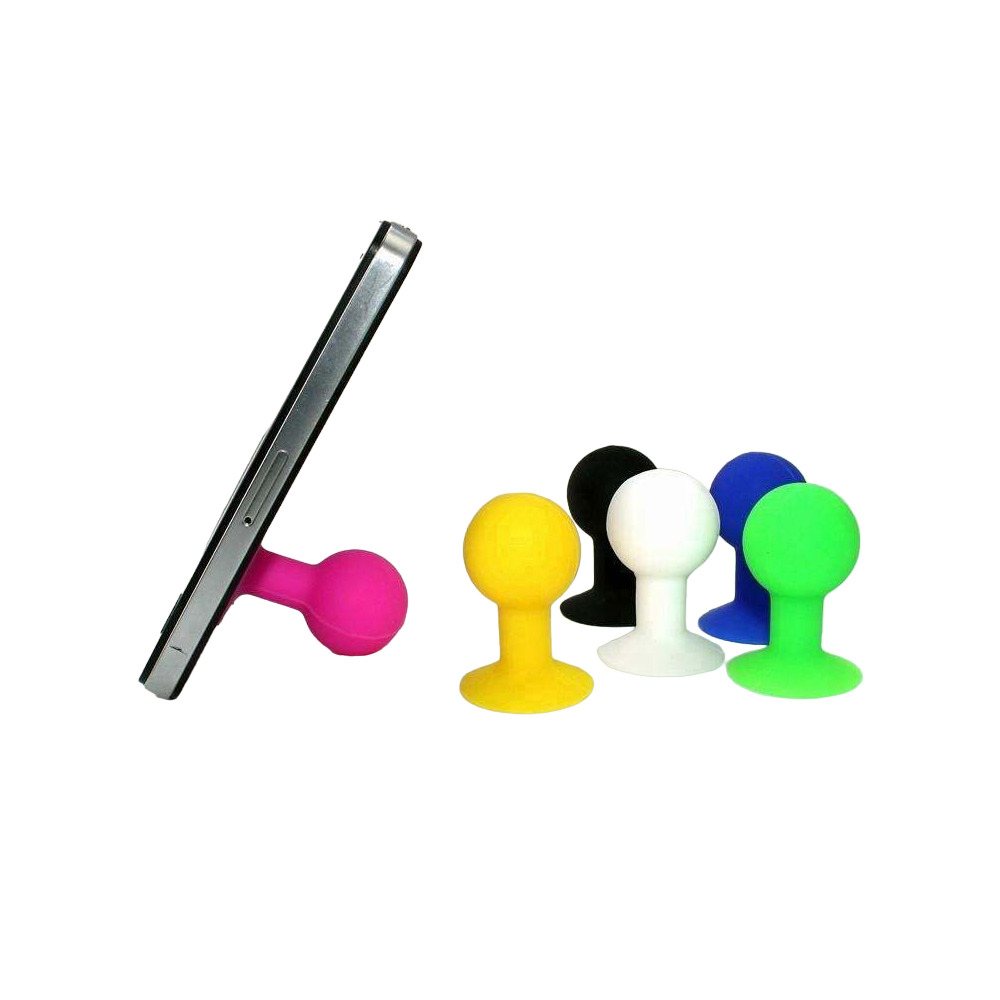 Uno smartphone è appoggiato su un supporto a ventosa rosa, con altri supporti colorati vicini.