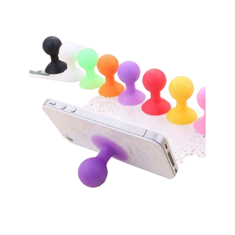 Supporti colorati in silicone con ventosa per smartphone su sfondo bianco.