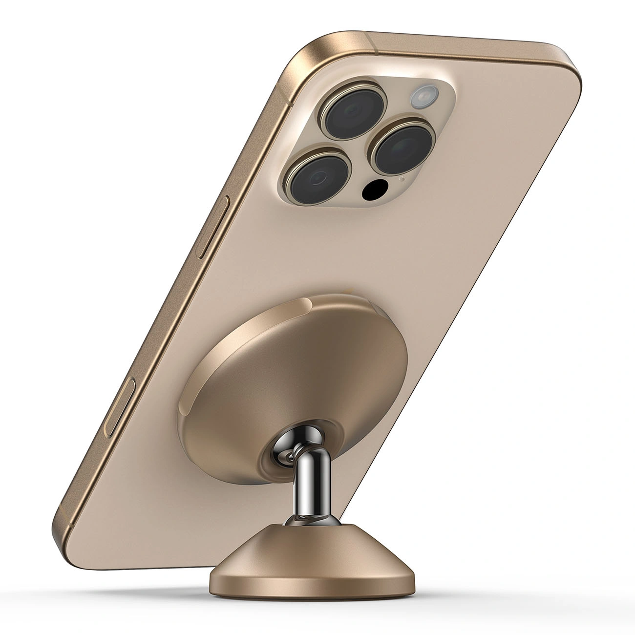 Smartphone dorato con tripla fotocamera montato su supporto magnetico dorato.