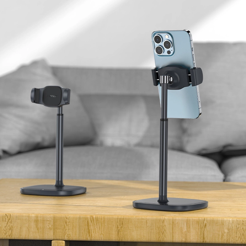 Due supporti per telefono regolabili neri su un tavolo di legno, con uno smartphone azzurro montato su quello destro.