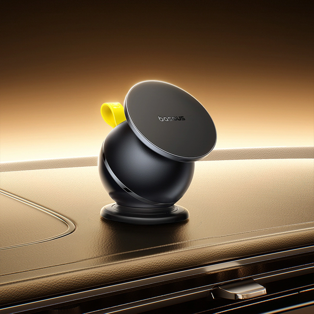 Supporto per telefono nero Baseus con dettaglio giallo su cruscotto.