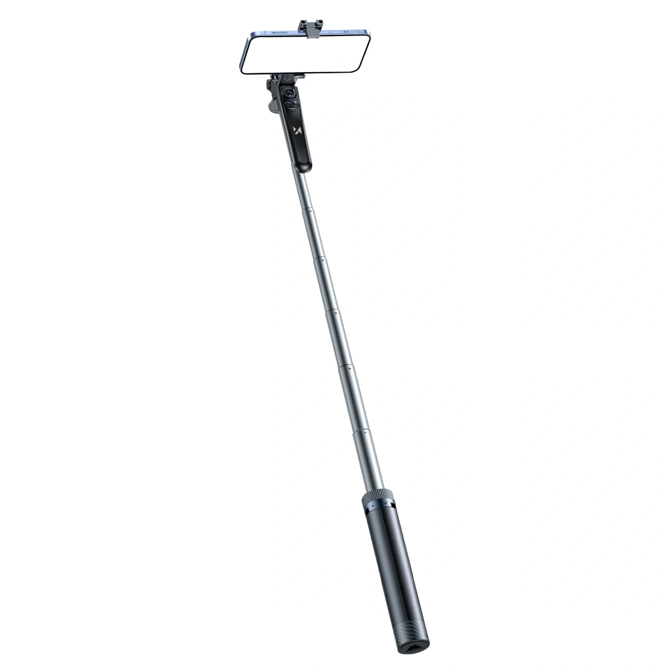 Un selfie stick grigio esteso con supporto per telefono su sfondo bianco.