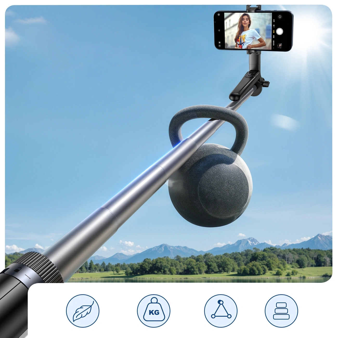 Un selfie stick telescopico con smartphone davanti a un paesaggio montano e quattro icone.