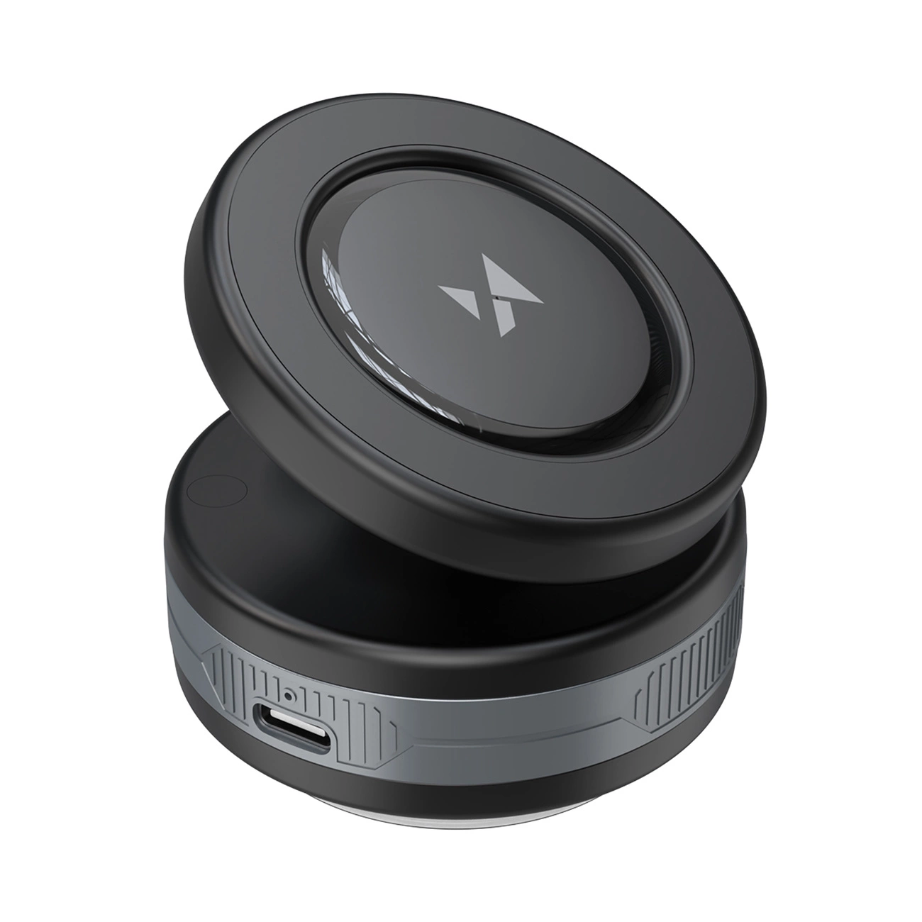 Caricabatterie wireless circolare nero con logo bianco e porta USB.