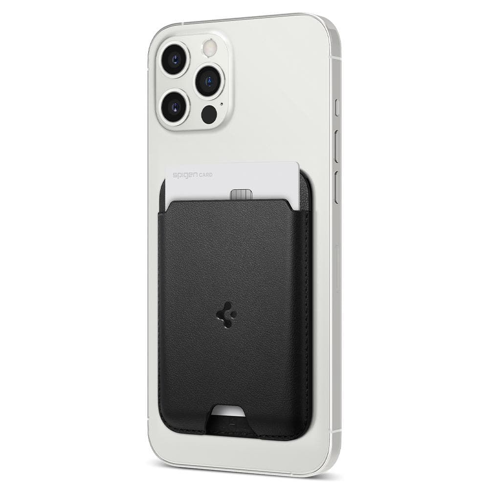 Uno smartphone bianco con un porta carte in pelle nera attaccato sul retro.