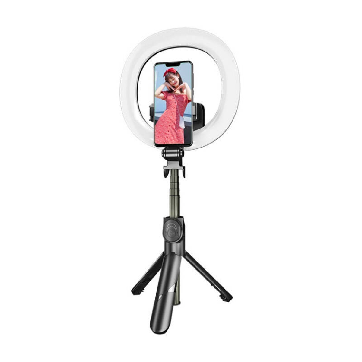 Uno smartphone nero è montato su un piccolo treppiede con una ring light bianca su sfondo bianco.