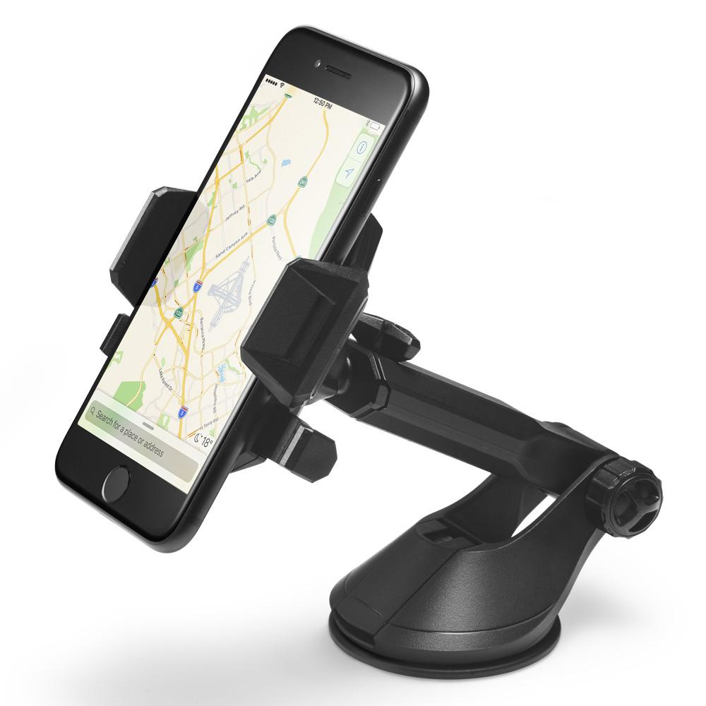 Un supporto per telefono nero a ventosa sostiene uno smartphone con mappa.
