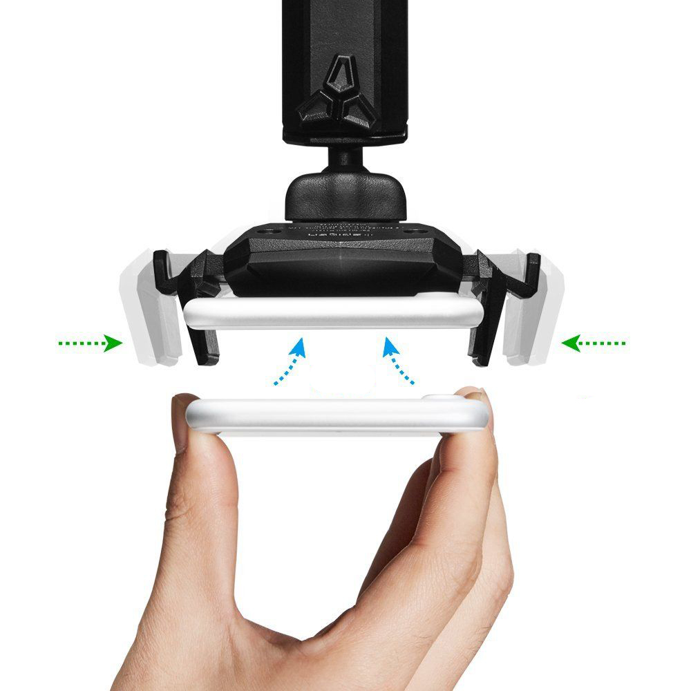Una mano spinge uno smartphone bianco in un supporto per auto nero con frecce di movimento.