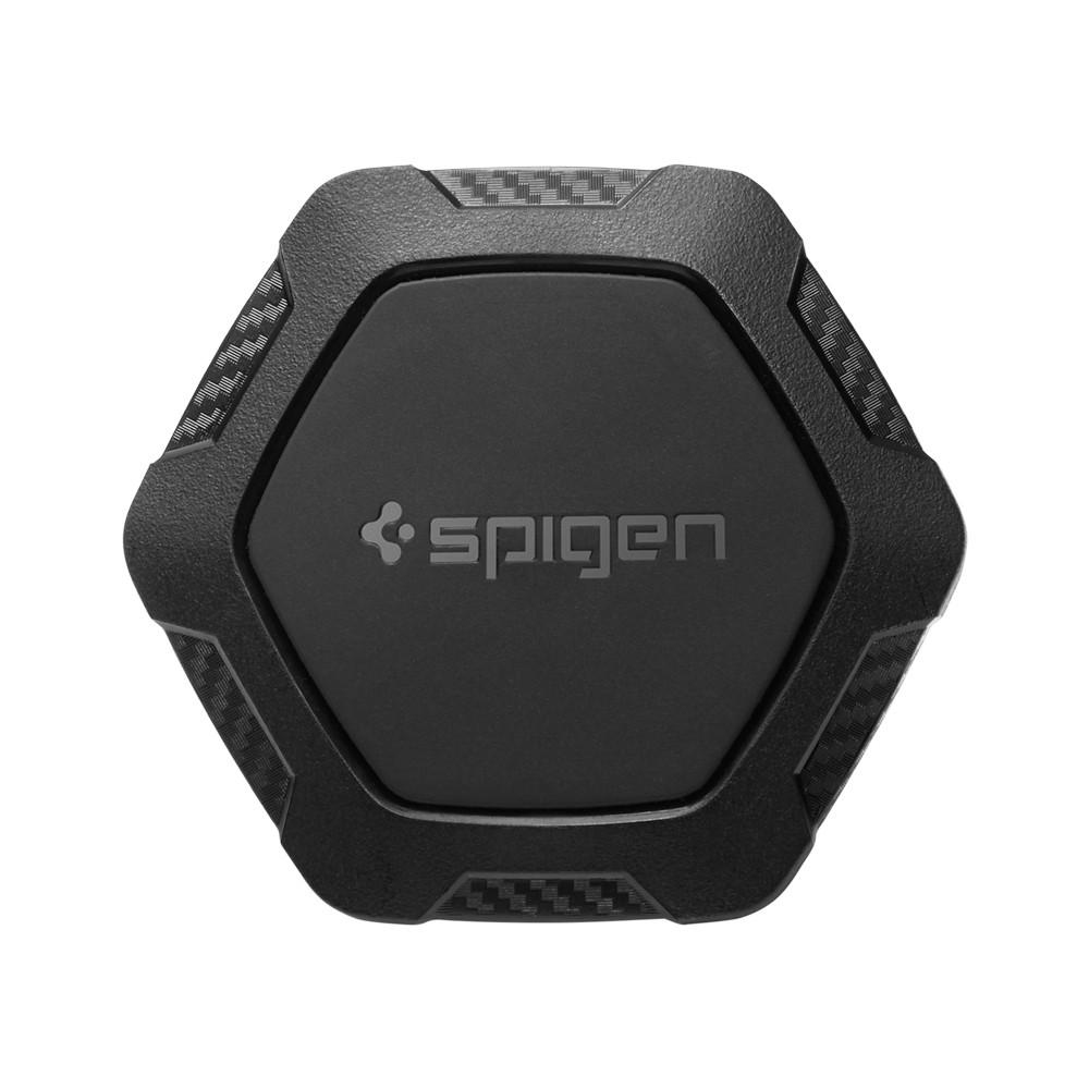 Un caricabatterie wireless Spigen esagonale nero con dettagli in fibra di carbonio su sfondo bianco.