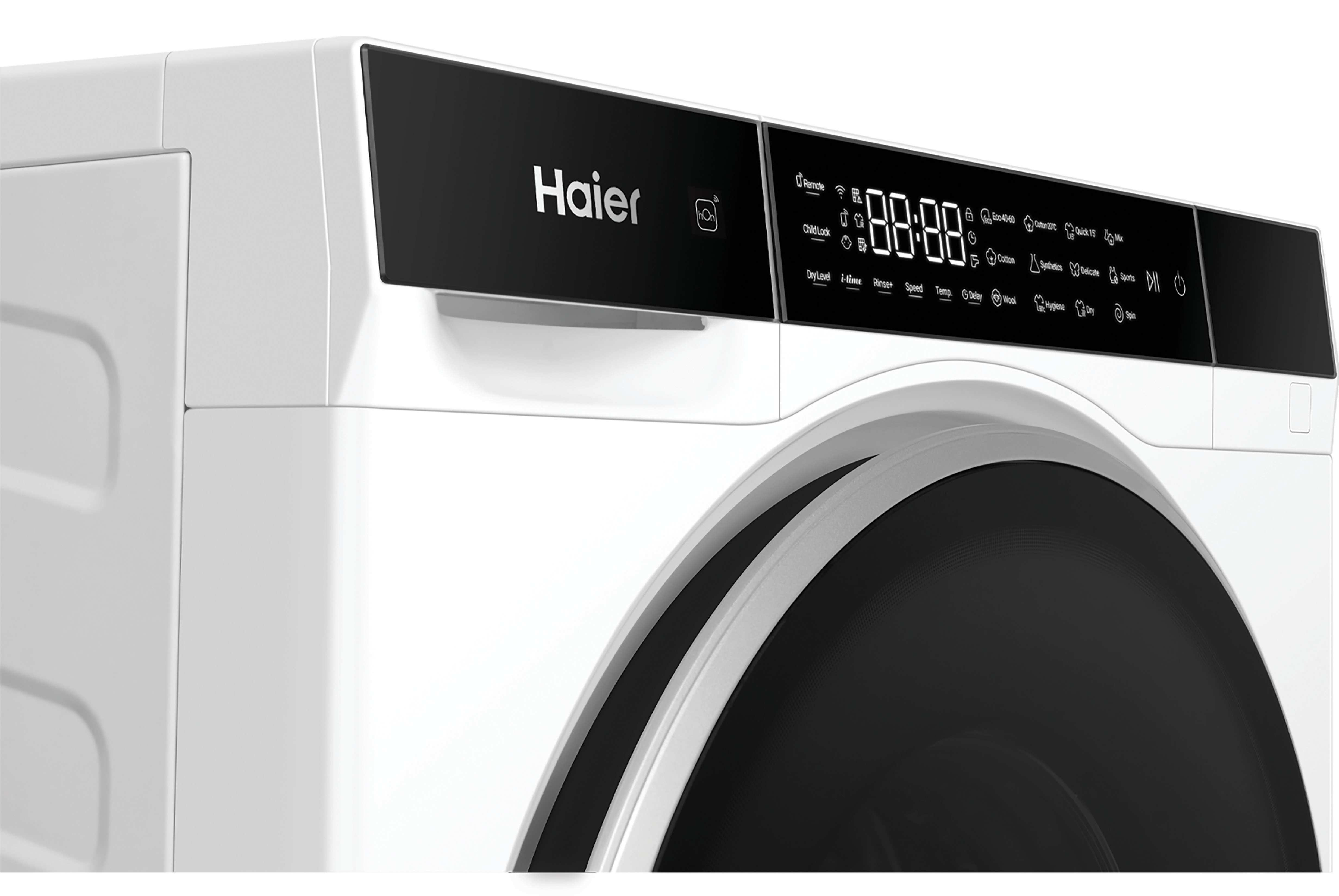 Primer plano del panel de control de una lavadora Haier blanca con pantalla digital y botones táctiles.