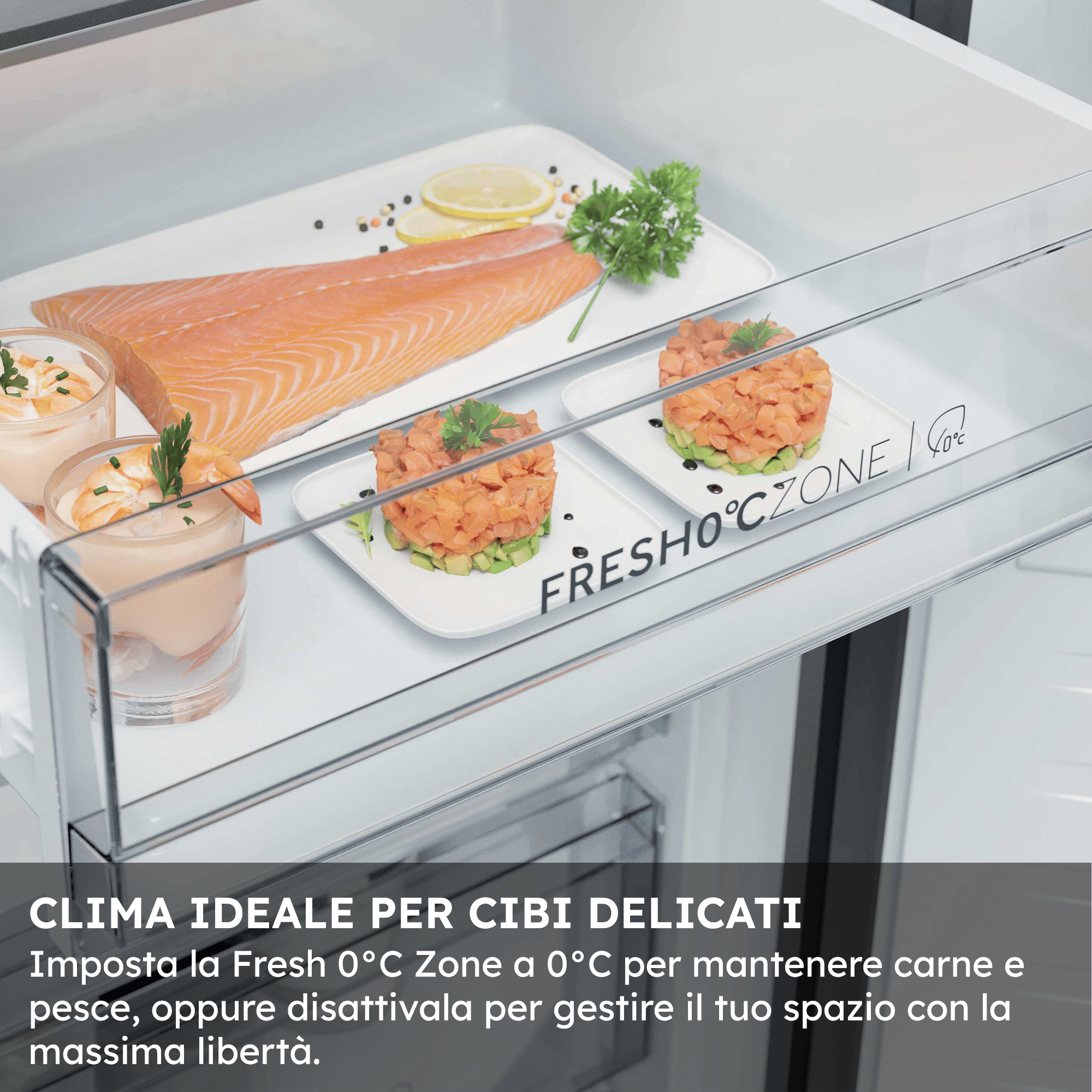 Filetes de salmón fresco y platos preparados en la zona Fresh 0°C de un frigorífico.