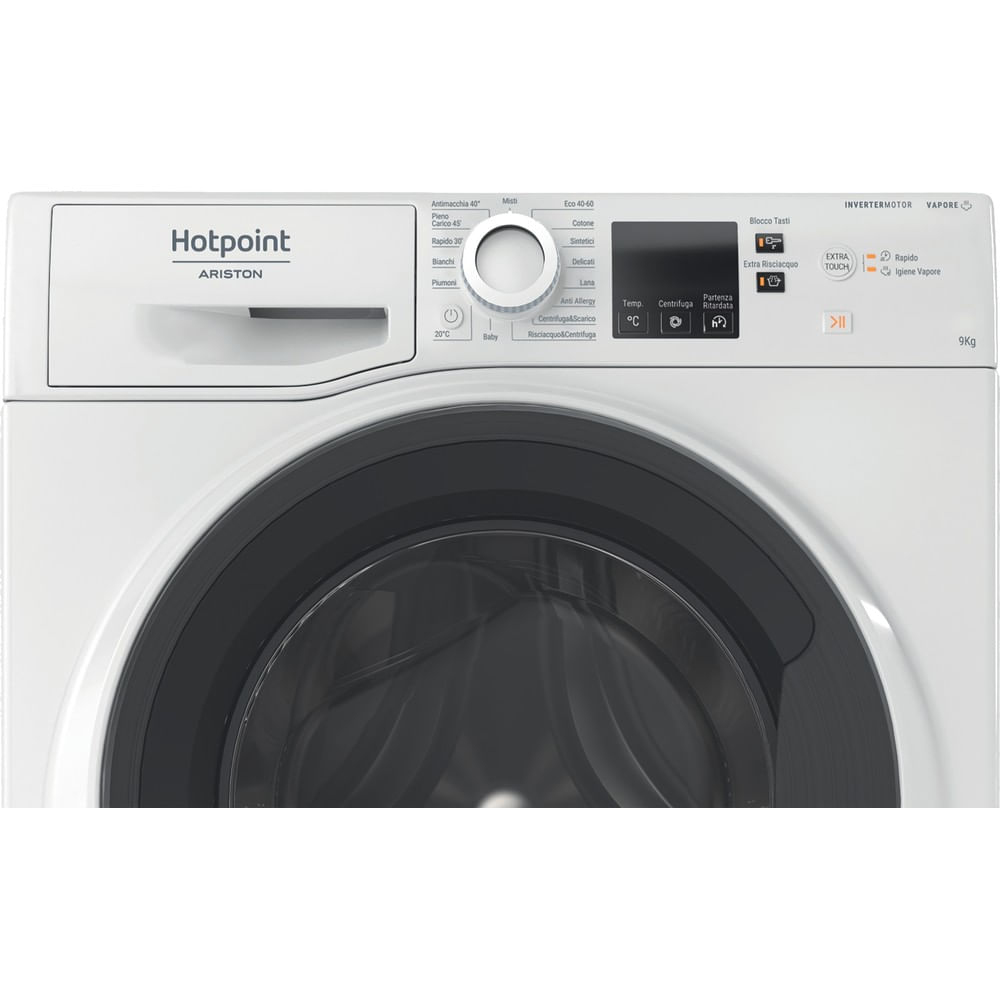 Vista frontale di una lavatrice bianca Hotpoint Ariston con manopola di controllo e display digitale.