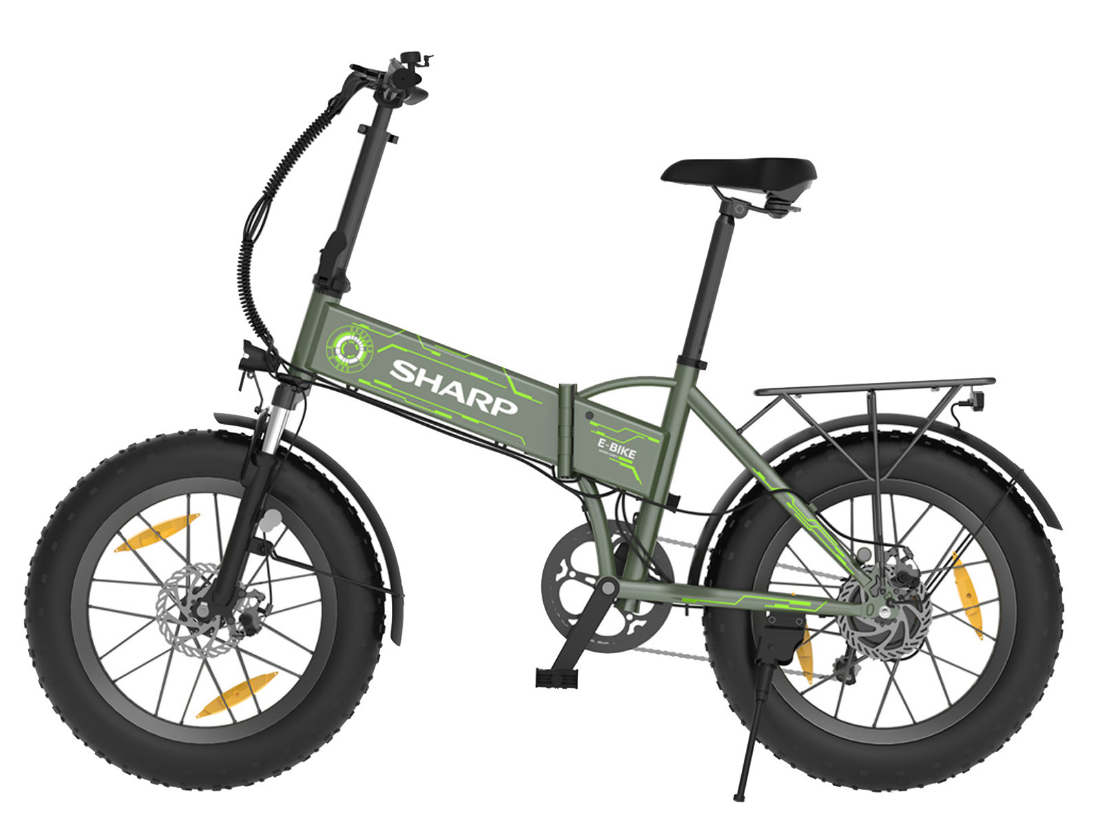 Grünes Sharp E-Bike mit dicken Reifen, Gepäckträger und schwarzem Sattel auf weißem Hintergrund.