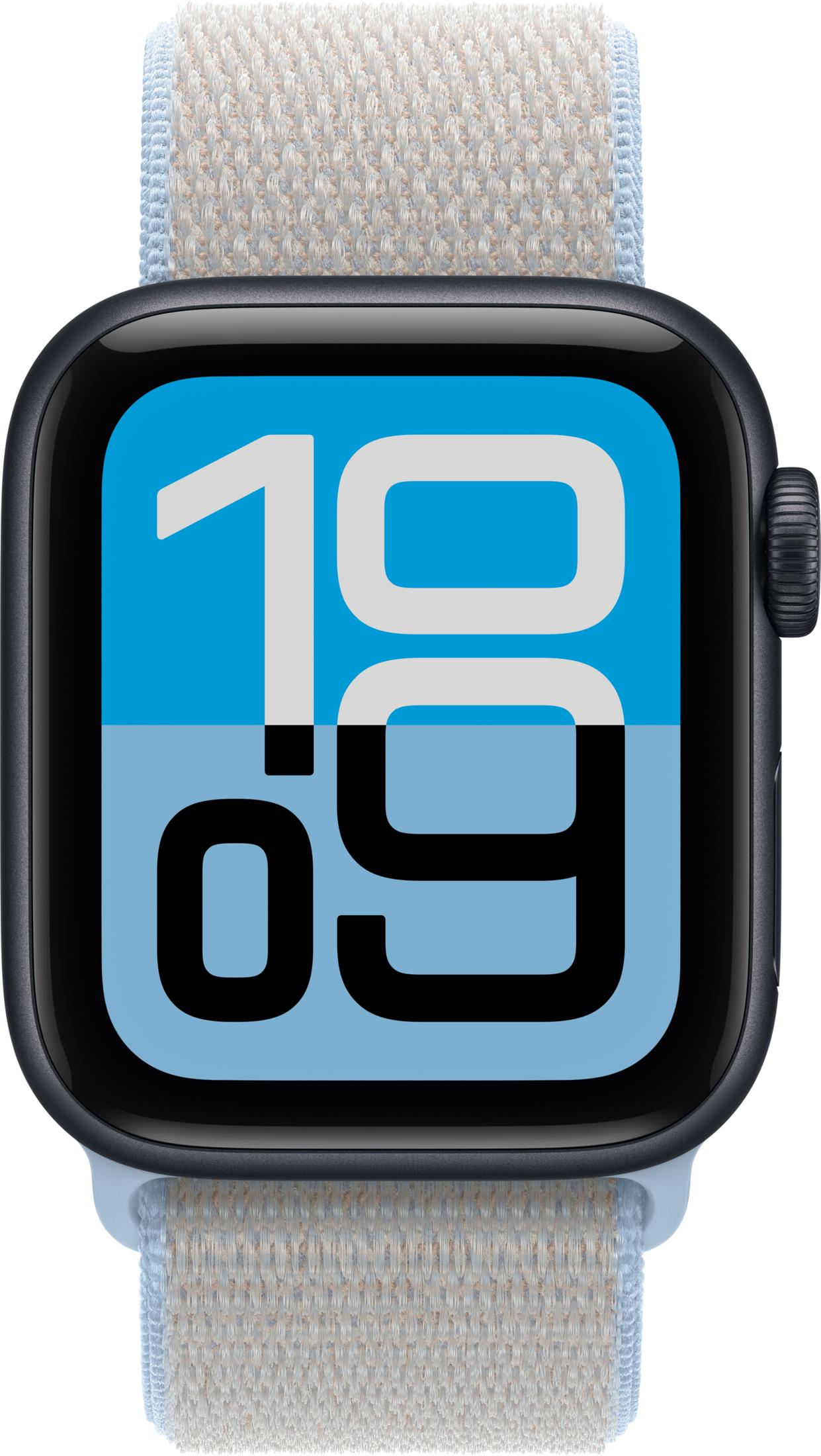 Smartwatch nero con display blu che mostra l'ora 10:09, attaccato a un cinturino in tessuto chiaro.