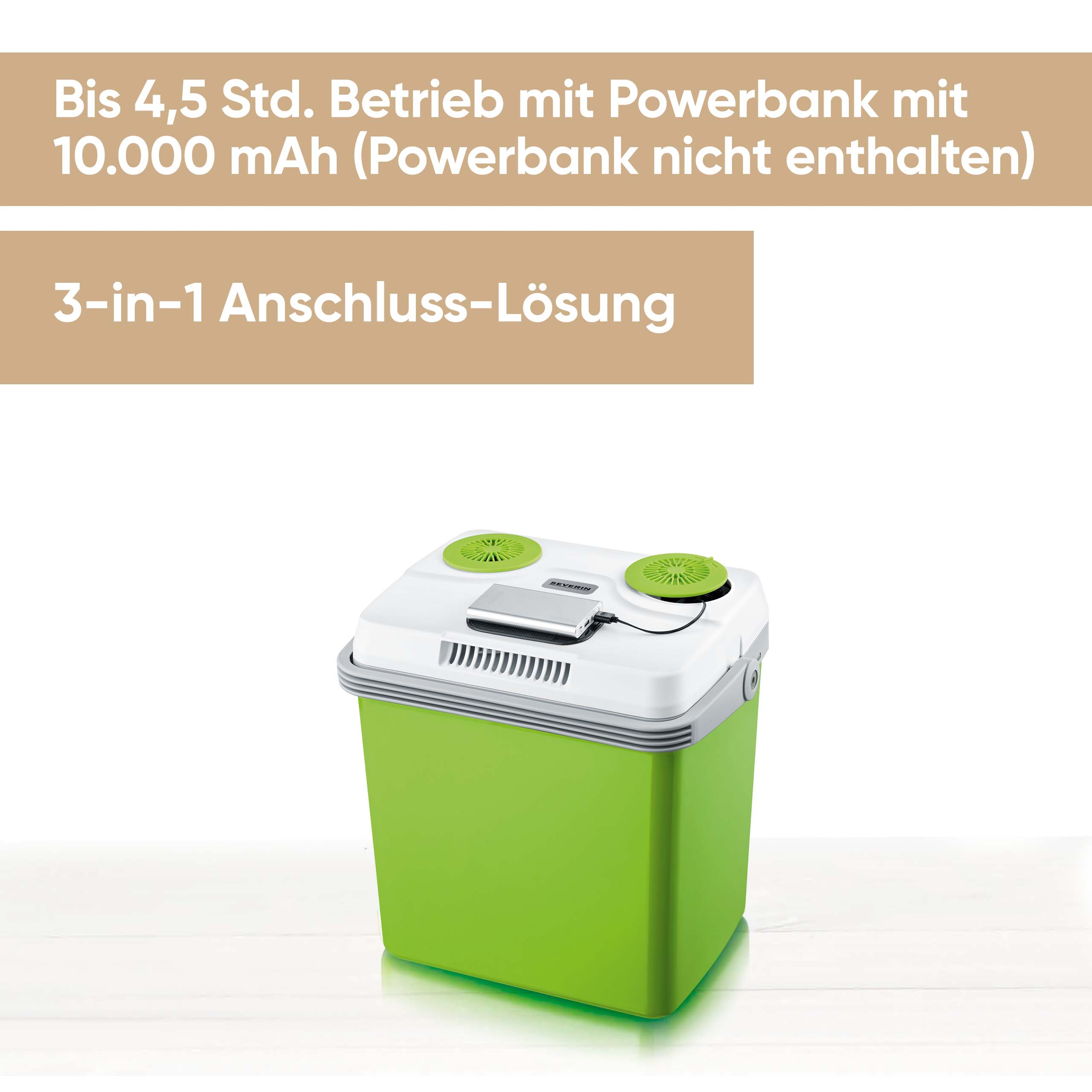 Frigorifero portatile verde con coperchio bianco, due ventole verdi e power bank collegata sopra, su sfondo chiaro.
