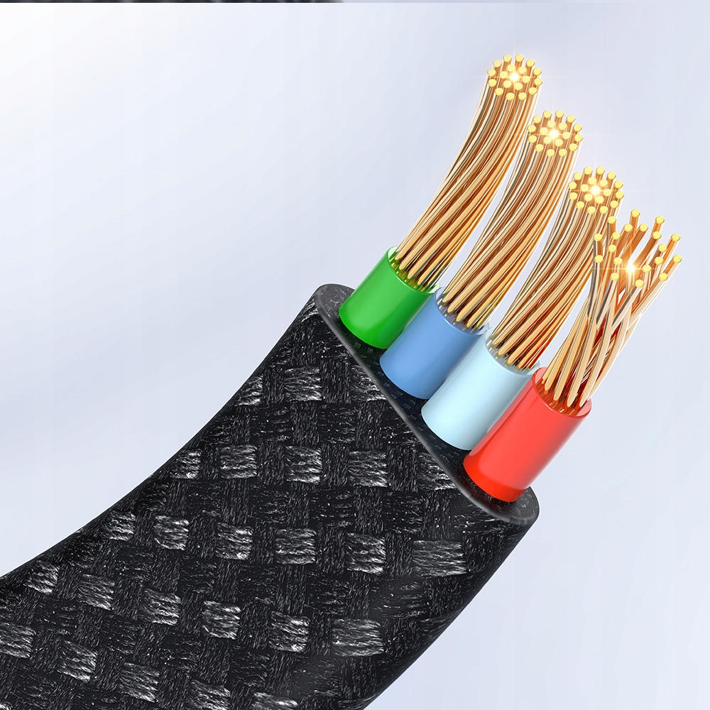 Primo piano di un cavo nero intrecciato tagliato che rivela quattro fili interni colorati.