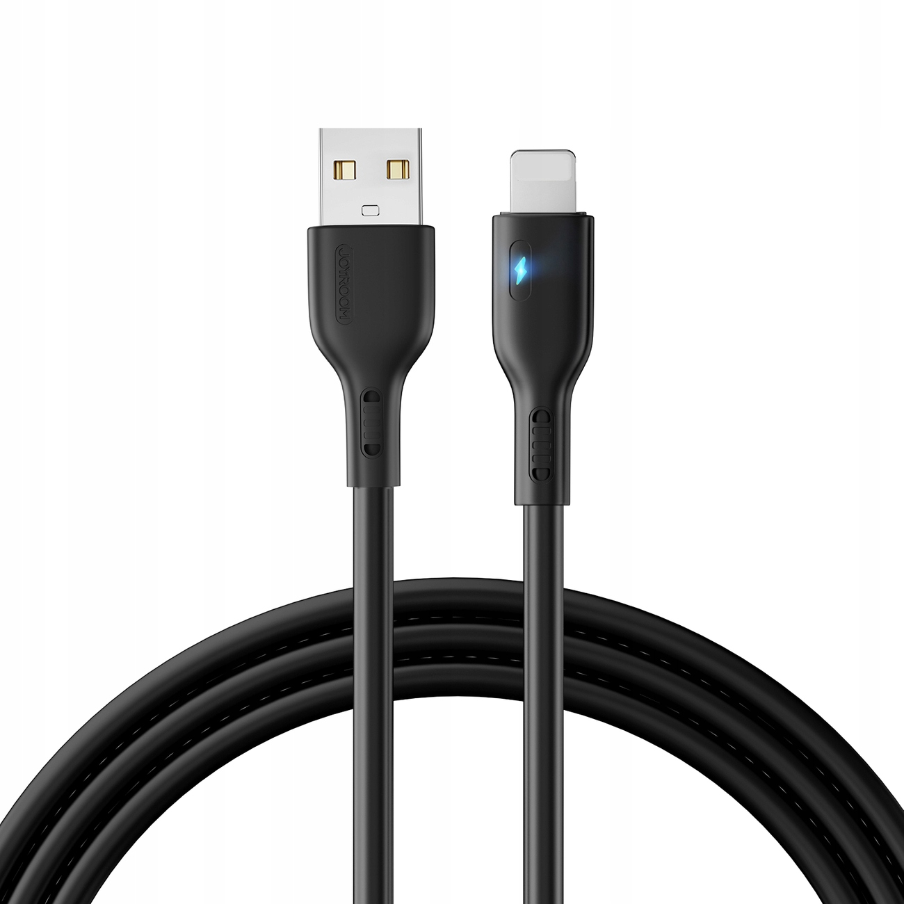Un cavo di ricarica nero da USB-A a Lightning con una spia blu luminosa sul connettore, arrotolato sotto.