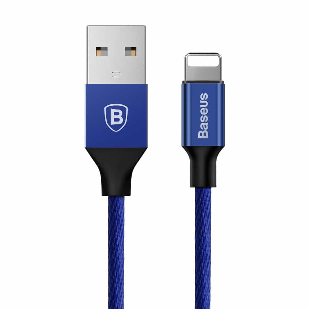 Un cavo da USB-A a Lightning blu con nylon intrecciato e loghi del marchio.