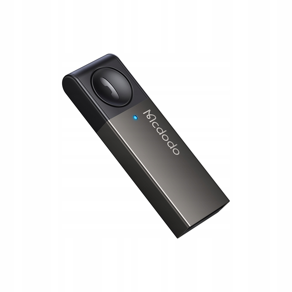 Un adattatore Bluetooth Mcdodo nero con pulsante di chiamata e spia blu su sfondo bianco.