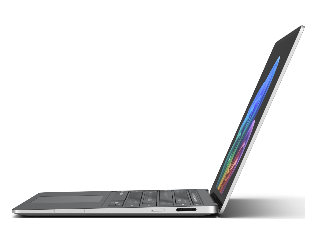 Vista laterale di un laptop argento su sfondo bianco con schermo colorato.