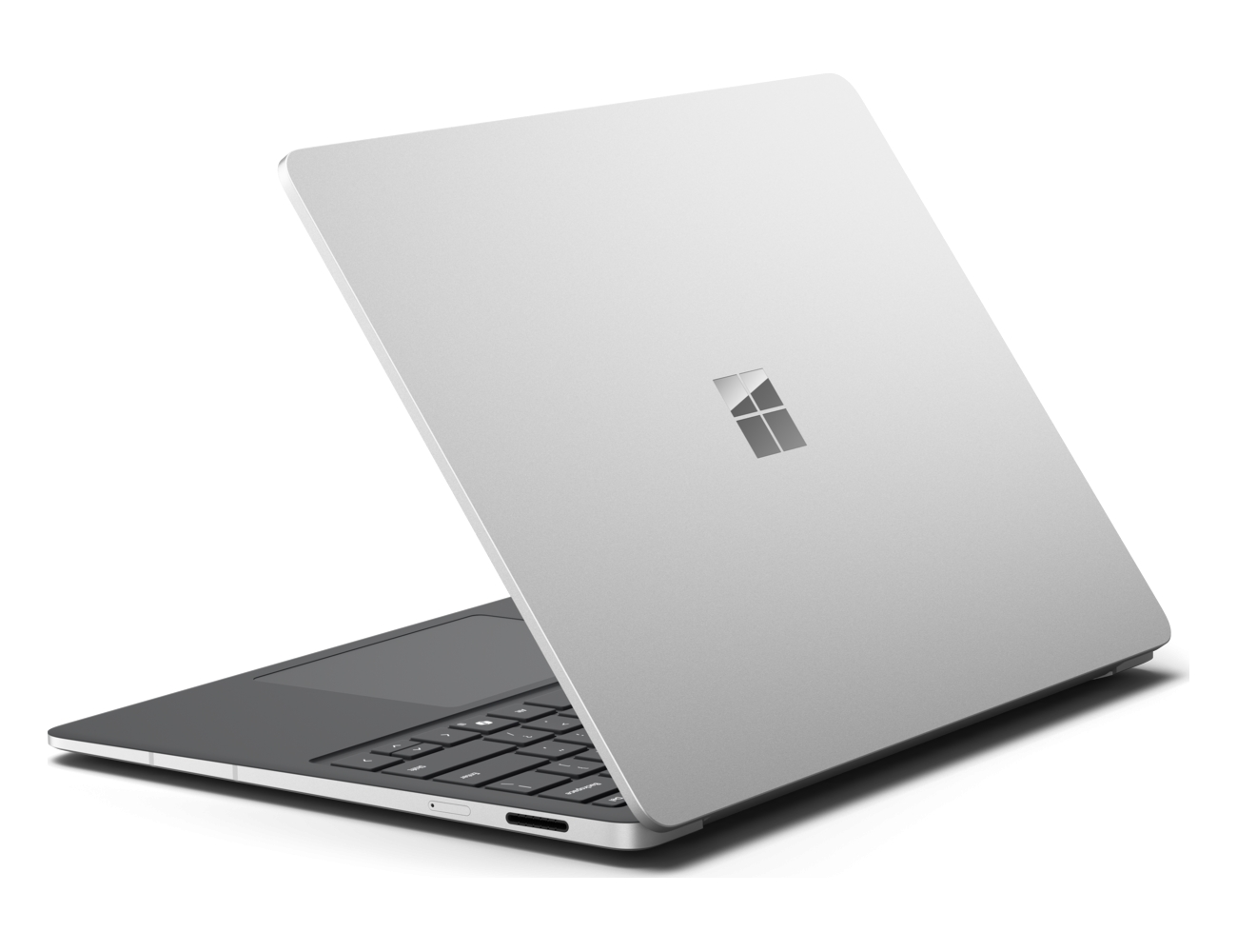 Un computer portatile argentato con display chiuso e logo Microsoft su sfondo bianco.