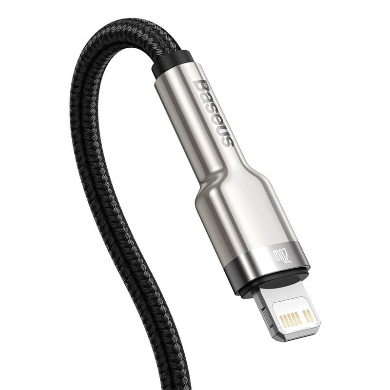 Un connettore per cavo Lightning Baseus da 20 W argentato con cavo intrecciato nero su sfondo bianco.
