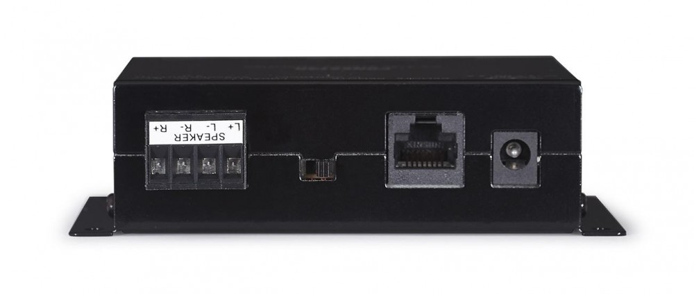 Czarna skrzynka elektroniczna z zaciskami głośnikowymi, przełącznikiem, portem Ethernet i wejściem zasilania.