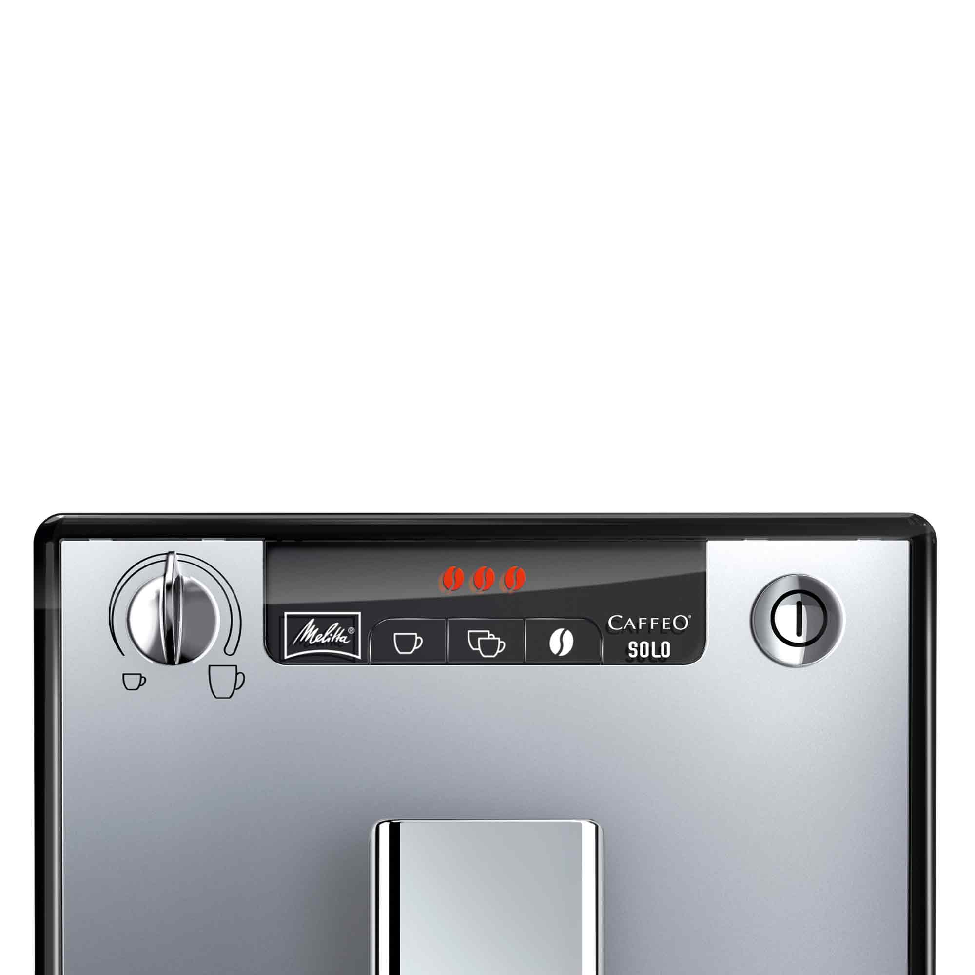 Pannello di controllo di una macchina da caffè argentata Melitta Caffeo Solo.