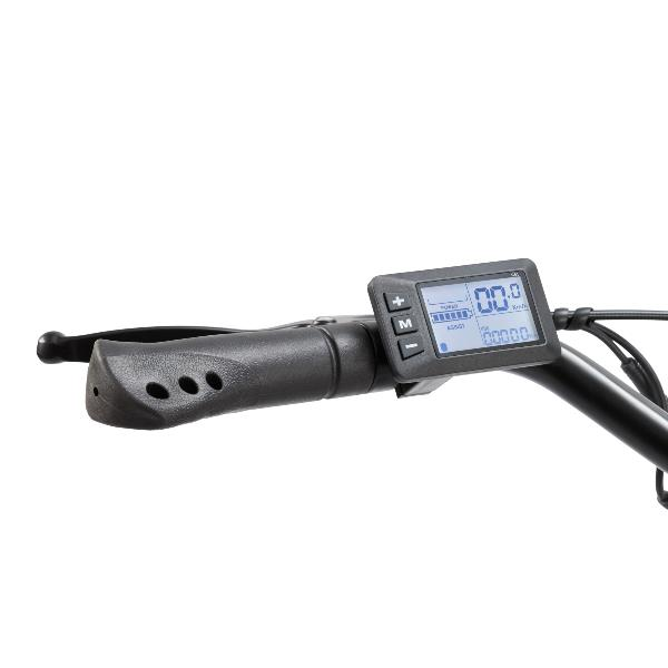 Manillar de bicicleta eléctrica con puño ergonómico negro, unidad de control con botones y pantalla LCD iluminada.