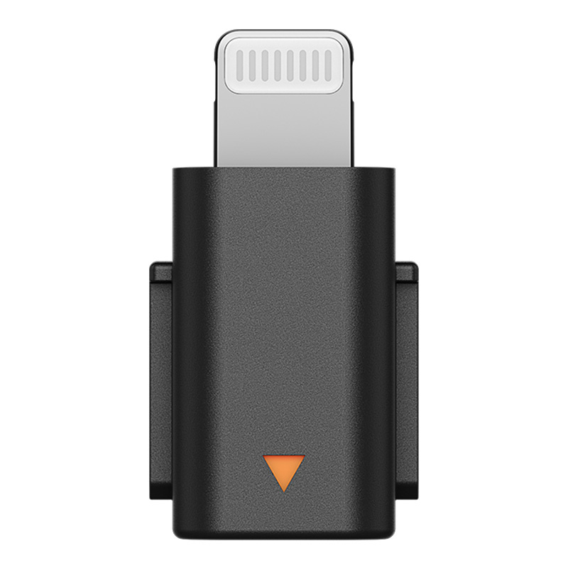 Mały czarny adapter ze srebrnym złączem Lightning i małym pomarańczowym trójkątem z przodu.