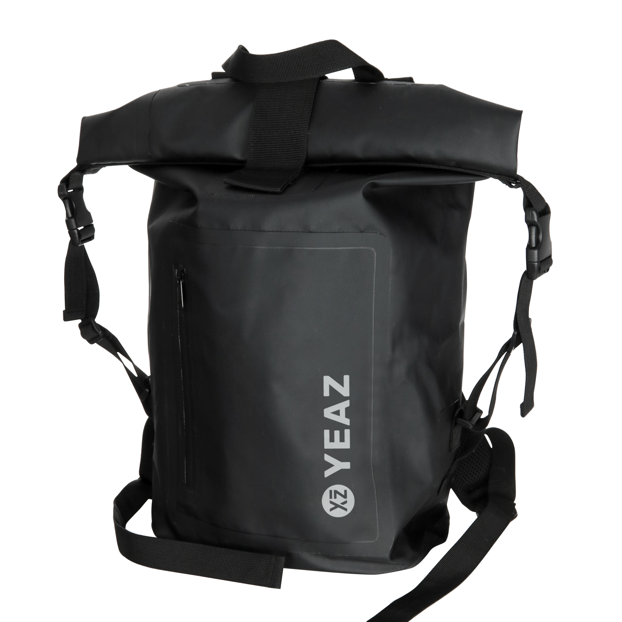 Ein schwarzer Yeaz-Rucksack mit Rollverschluss und Trägern auf schwarzem Hintergrund.