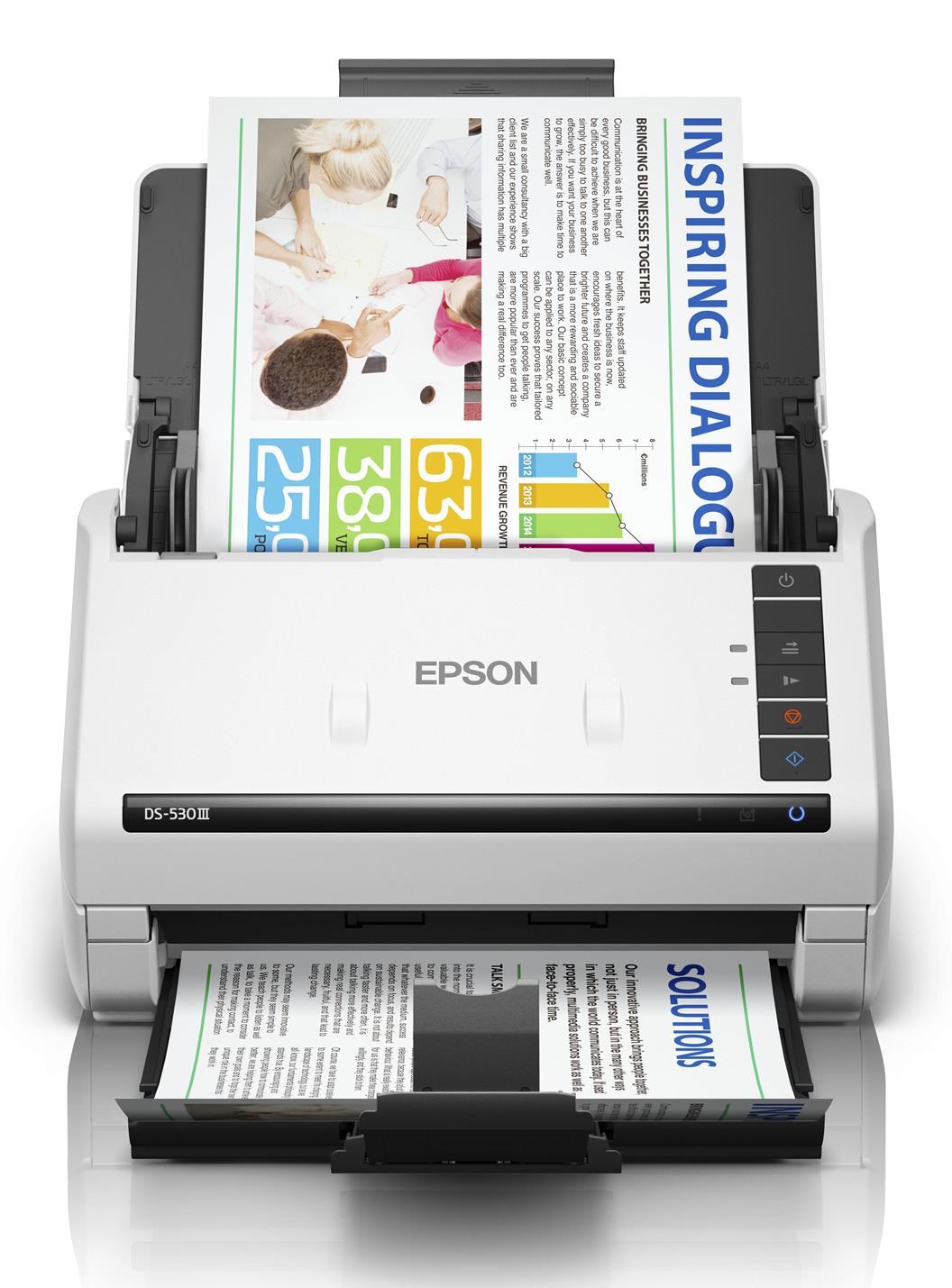 Uno scanner per documenti bianco Epson DS-530II che scansiona un documento con testo e grafici.