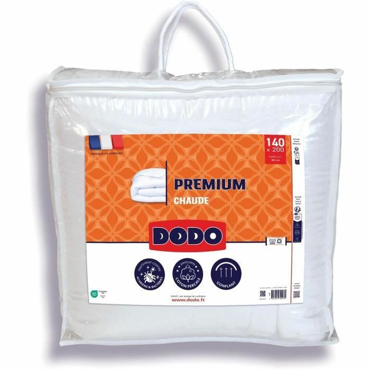 Eine weiße Bettdecke in einer transparenten Tragetasche mit der Aufschrift DODO Premium.